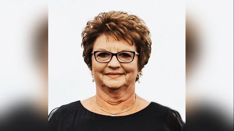 Beverly Elaine Burcham, 78, of Burlington, KY, Passes Away Surrounded by Family Beverly Elaine Burcham, 78, of Burlington, KY, Passes Away Surrounded by Family