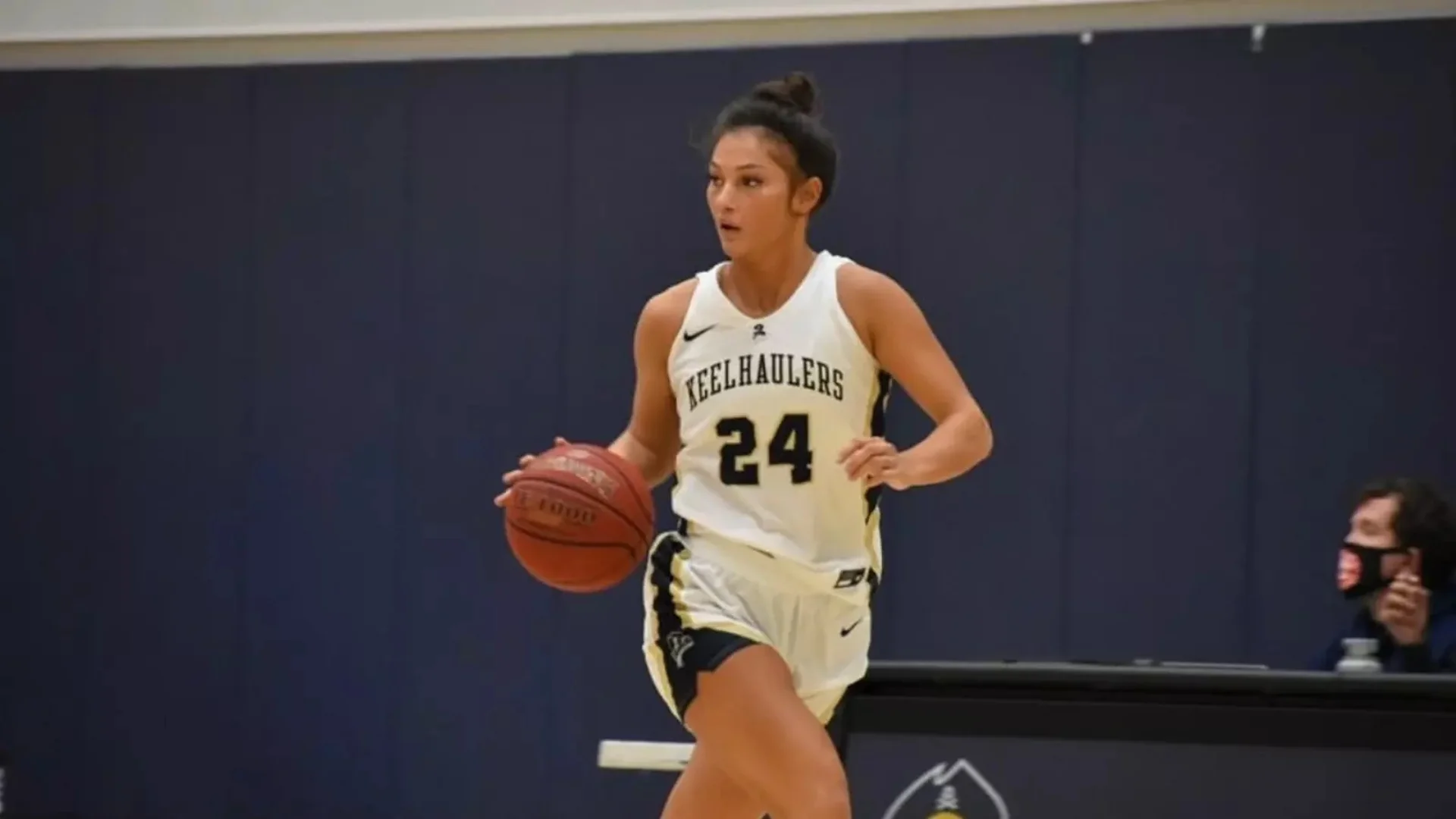 Jazlynn Novelli Basketball player at Nanooks women%27s basketball Team - Nanooks women%27s basketball