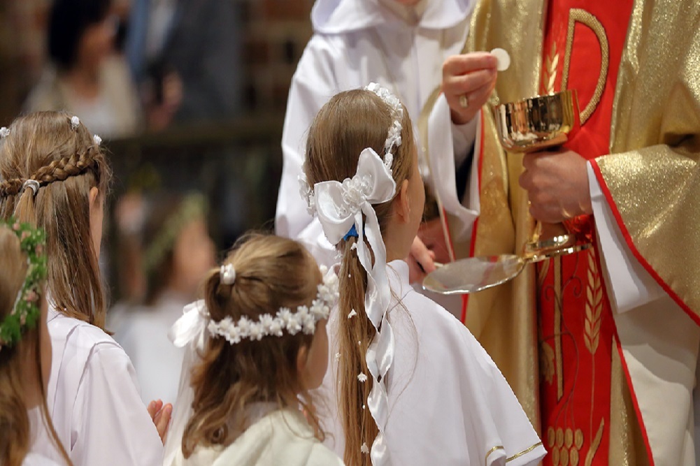 CORPUS CHRISTI CATHOLIC CHURCH: Congratulations First Communicants! CORPUS CHRISTI CATHOLIC CHURCH: Congratulations First Communicants!