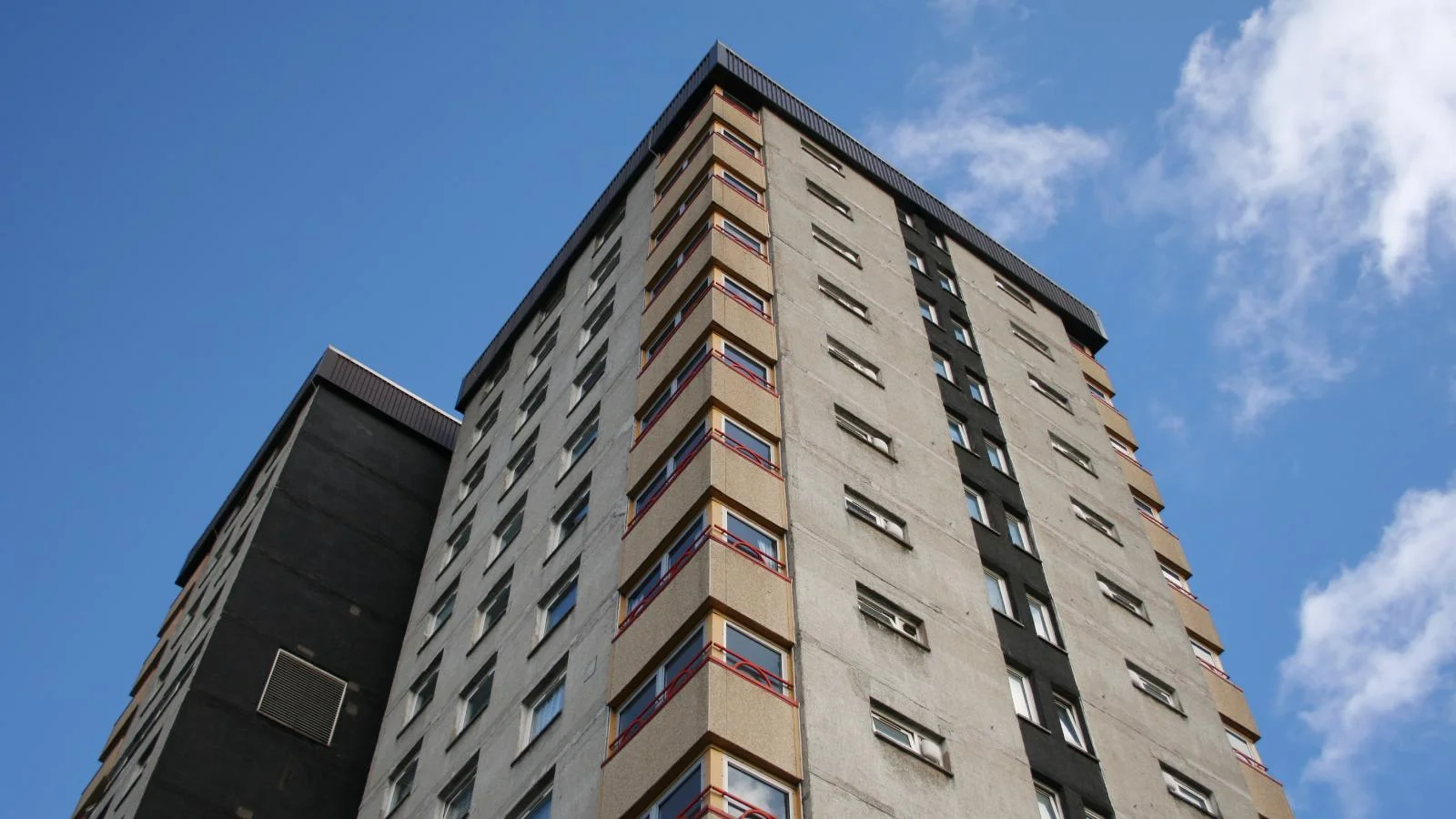 How many people in Essex County live in public housing in 2021? How many people in Essex County live in public housing in 2021?