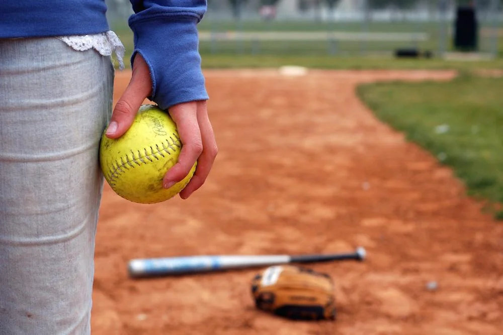 COLLEGE OF COASTAL GEORGIA: School of Business and Public Management Donates to Mariner Softball