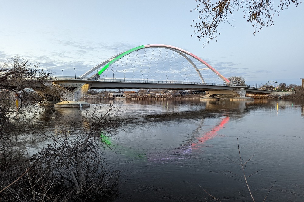 Bridges to glow green, white and red for Cinco de Mayo