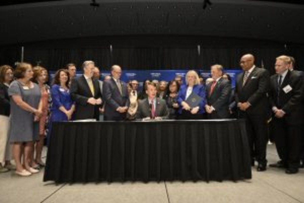 Governor Glenn Youngkin Holds Ceremonial Signing of HB 884 / SB 195 During the 2022 Virginia Health Care Conference