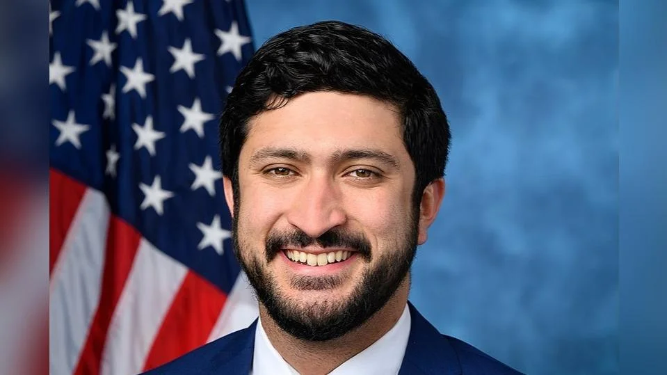 Greg Casar criticizes Trump on wealth, gifts from Qatar, and immigration funding