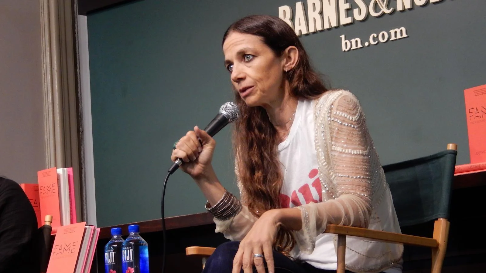 Actress Justine Bateman on California politicians: They ‘must be removed’