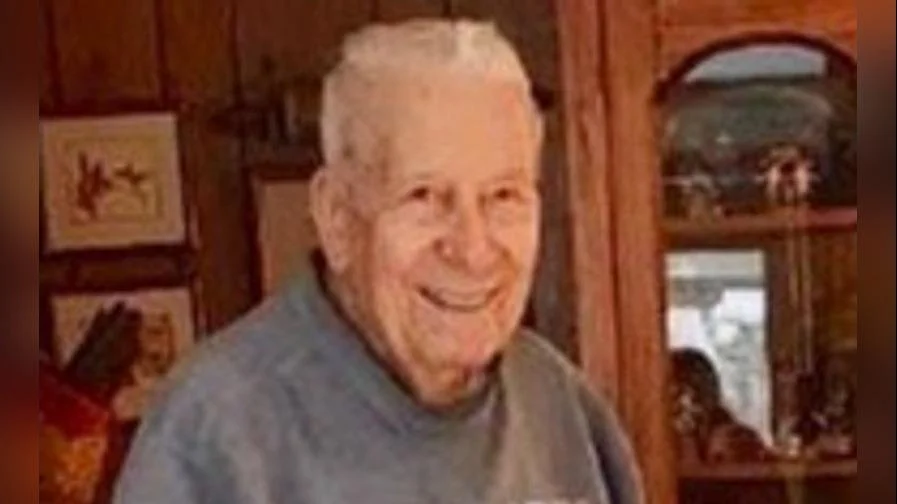 James E. Smith Dies at 90; Remembered for Service and Love of Flying