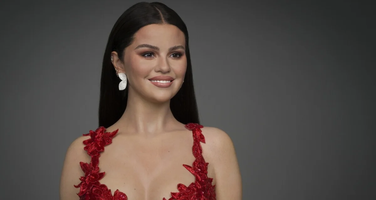 Selena Gomez wax figure dressed - Parade Selena Gomez wax figure dressed - Parade