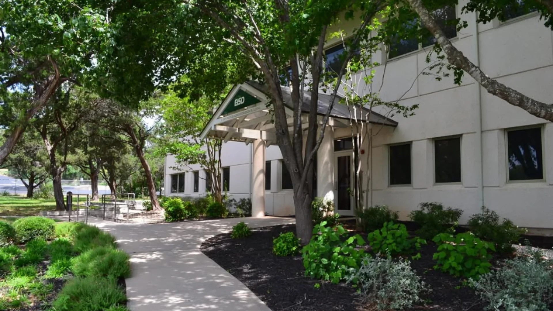 Eanes ISD board swears in new trustees; postpones staff compensation decision Eanes ISD board swears in new trustees; postpones staff compensation decision