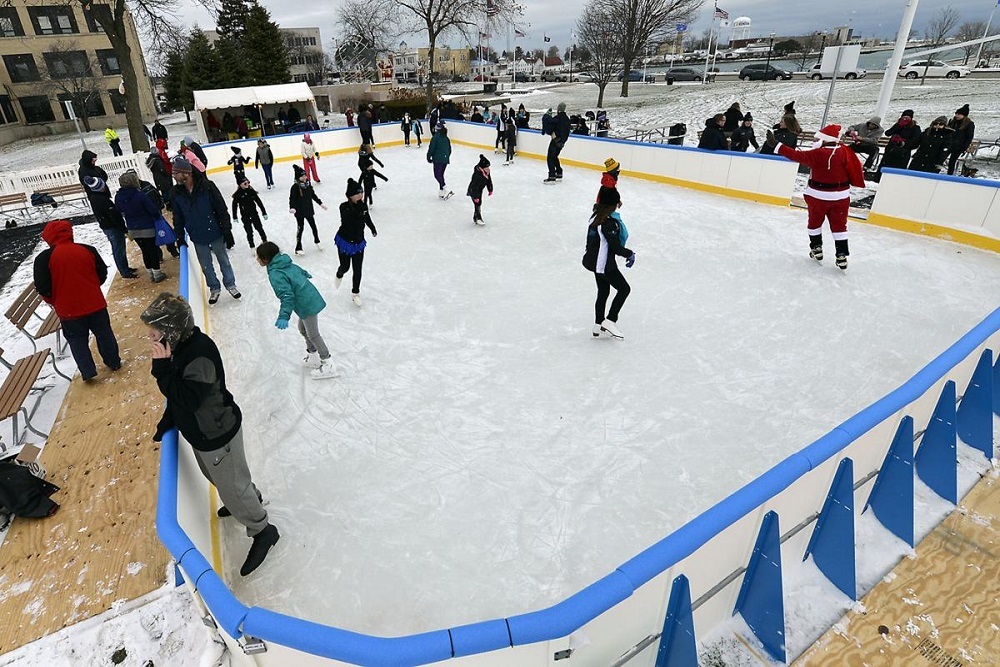 City ice rink open at Veterans Memorial Park