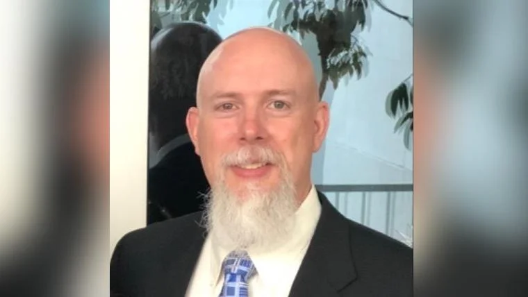 Robert R. Warren Director - Linkedin