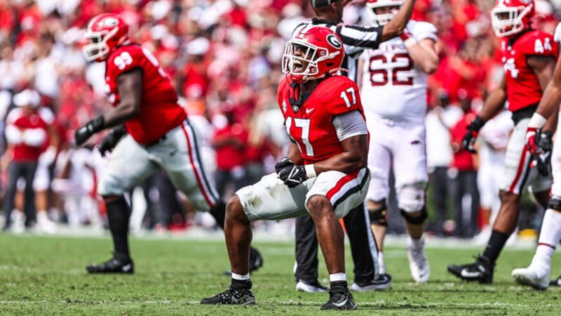 Dean ‘a playmaker’ named 2021 winner of Butkus Award