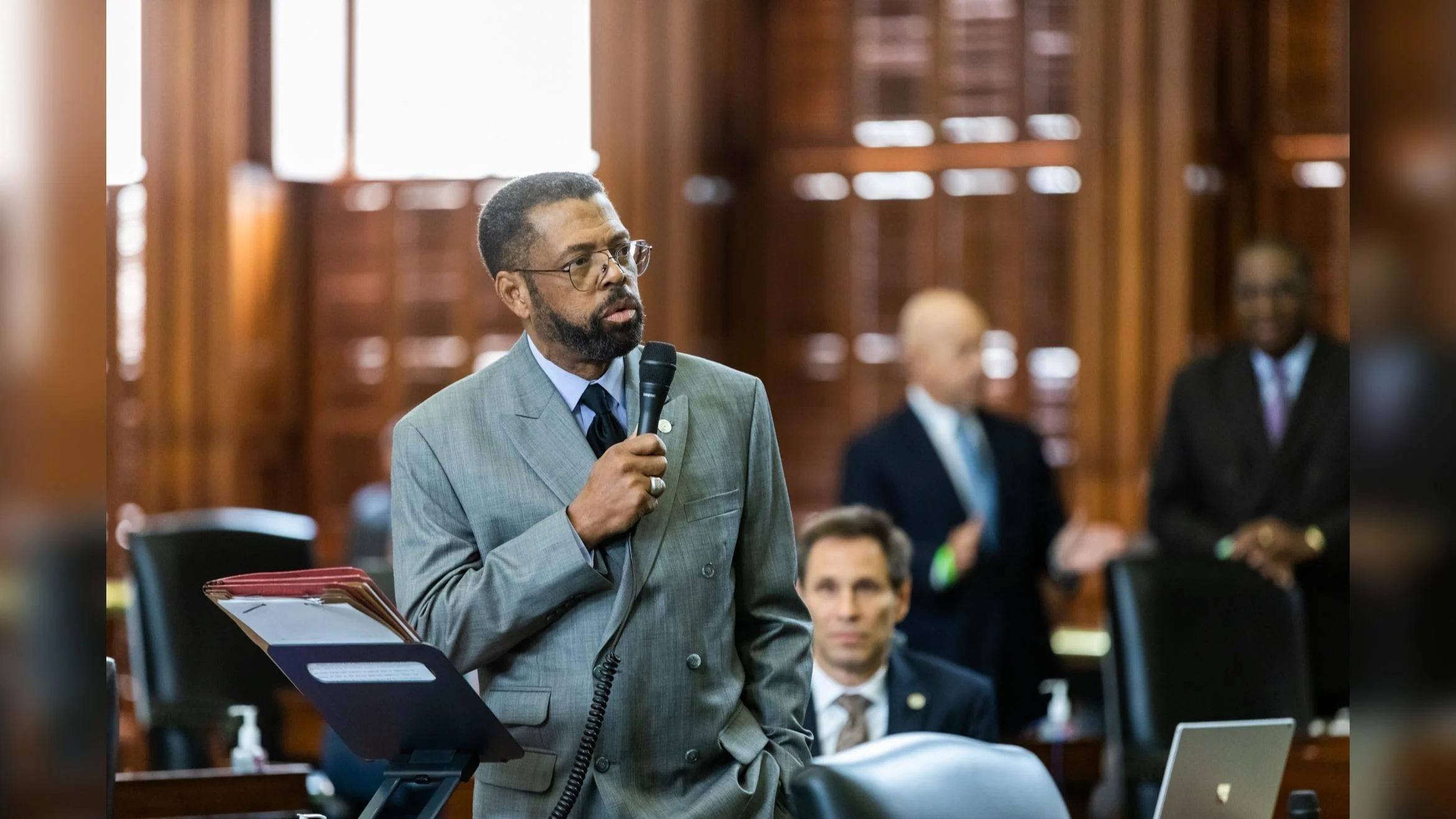 Sen. Miles introduces bill in Texas Senate to regulate wireless device use while driving
