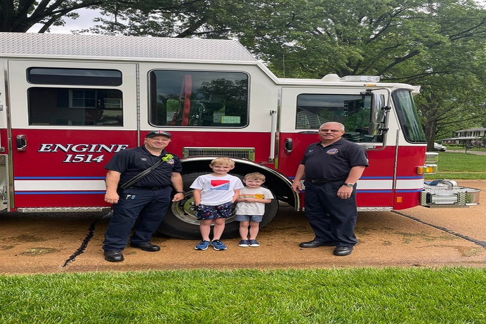 Kirkwood Fire / Rescue – Wes and Reed Got to Ride to School in Style