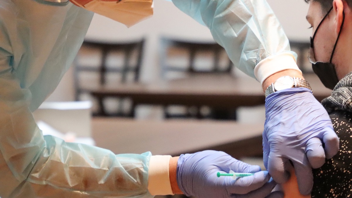 ‘The omicron variant continues to be a rising threat’: Brown, GOP colleagues work to get Central Texans vaccinated ‘The omicron variant continues to be a rising threat’: Brown, GOP colleagues work to get Central Texans vaccinated