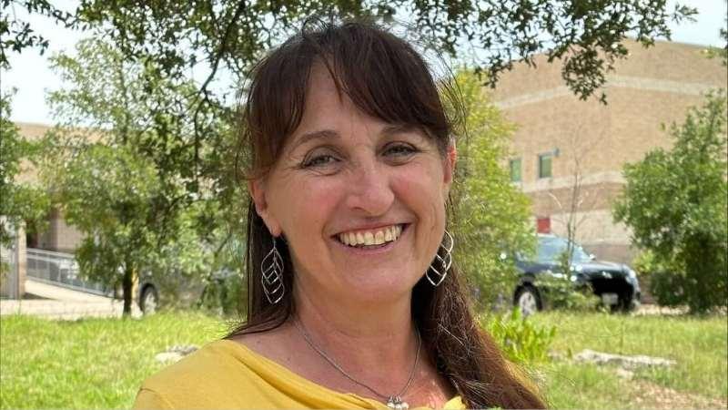 Teacher honored with Friends in Gardening award