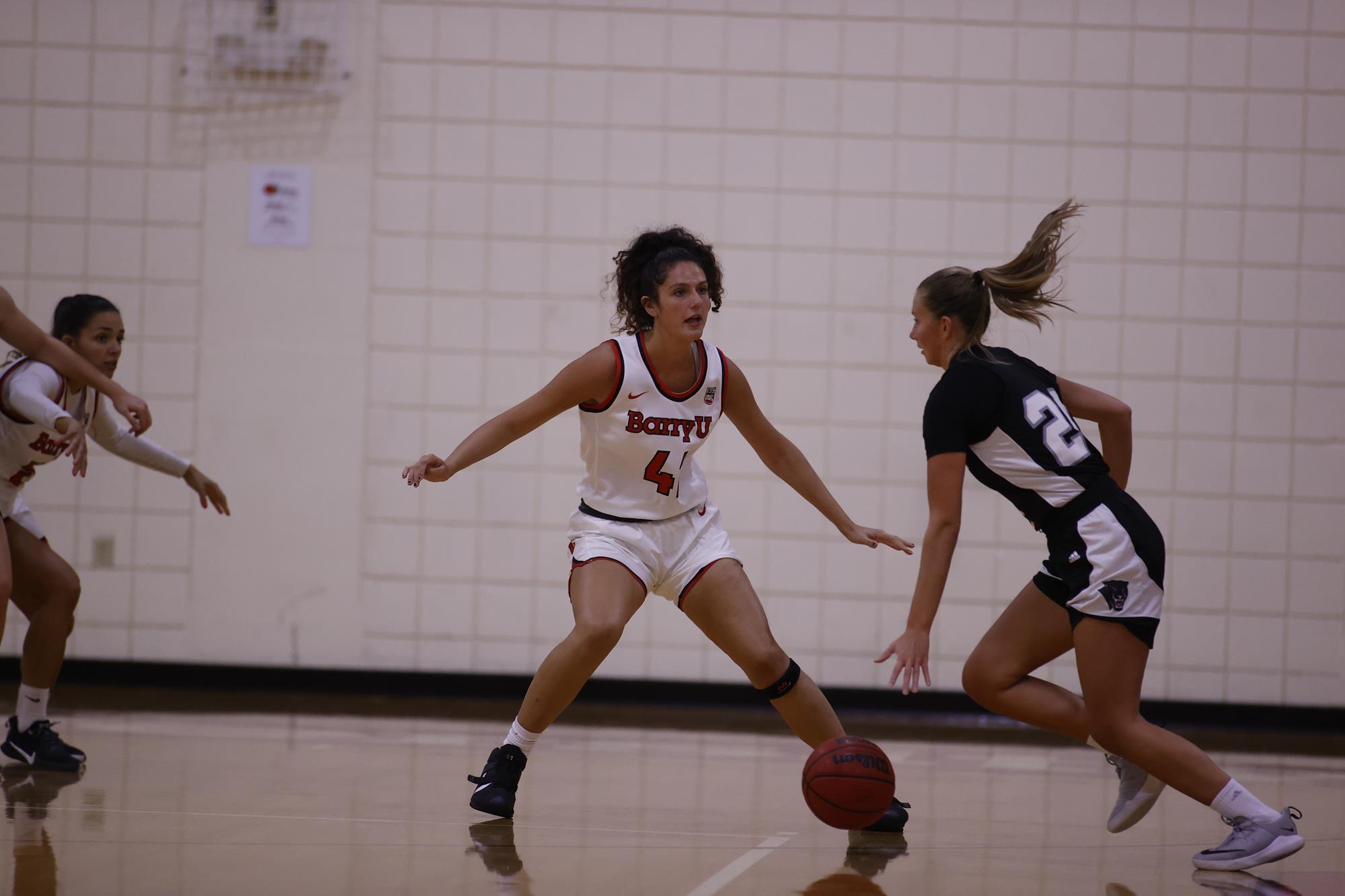 Women’s Basketball Holds Off Eagles For Big Conference Win