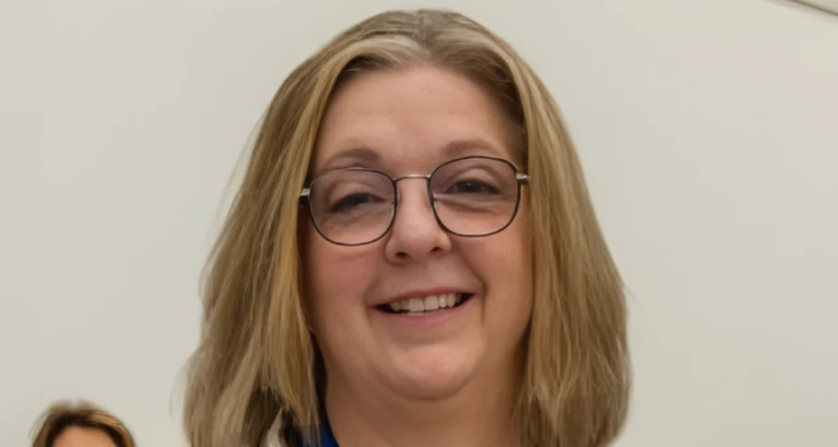 Peggy Holzweiss receives Regents’ Teacher Award for excellence in education