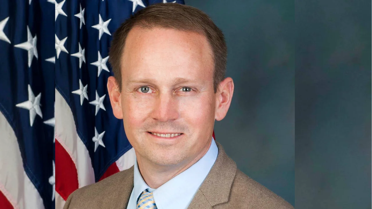 Rep. Eric Nelson announces paper shredding and senior seminar events Rep. Eric Nelson announces paper shredding and senior seminar events