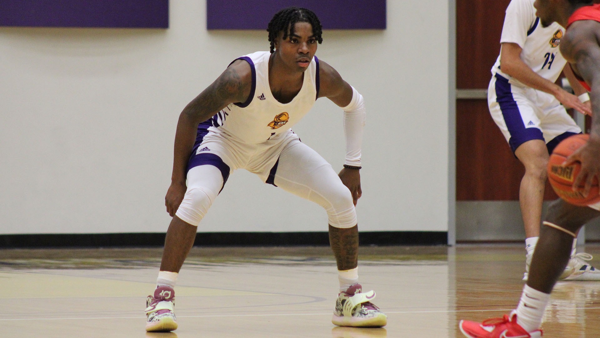 Men’s Basketball Falls to Indian Hills in Top 10 Showdown