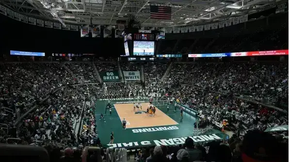 Spartans secure victory over Washington on Alumni Day
