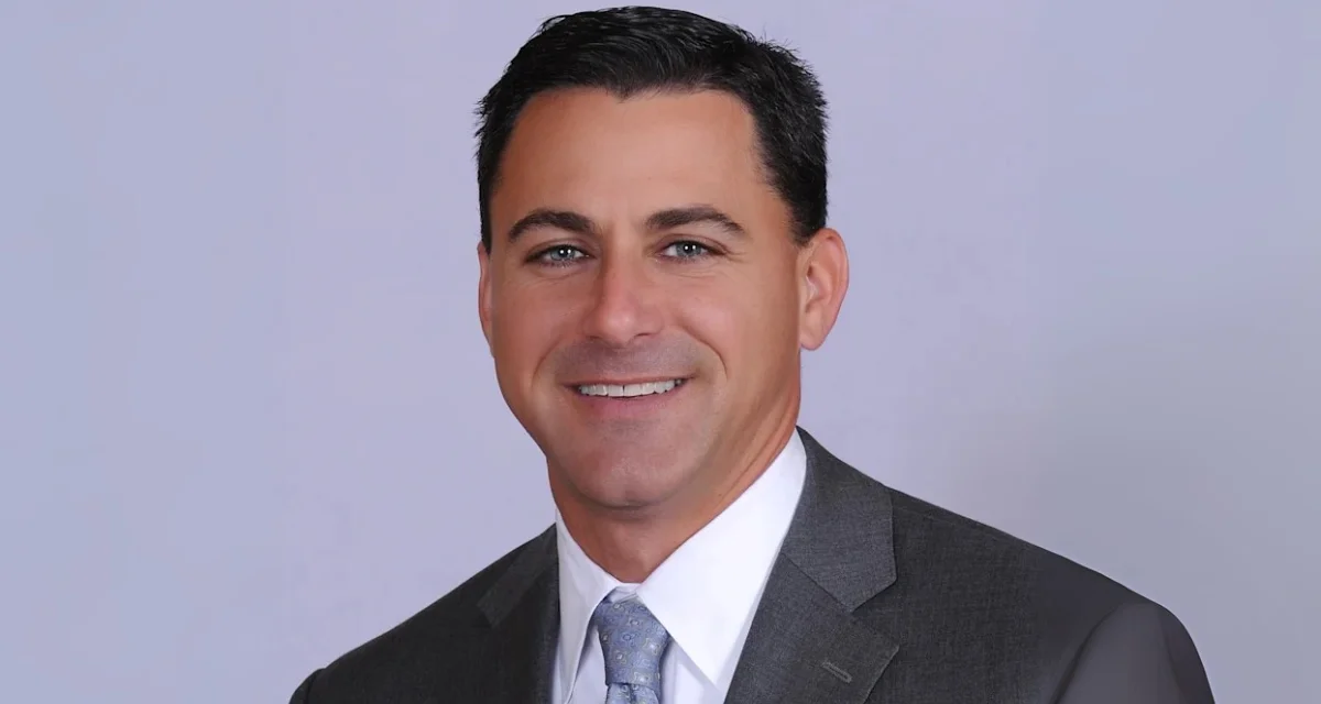 Danny Finkle, Senior Managing Director, Miami Office Co-Head, Retail Group Leader Danny Finkle, Senior Managing Director, Miami Office Co-Head, Retail Group Leader