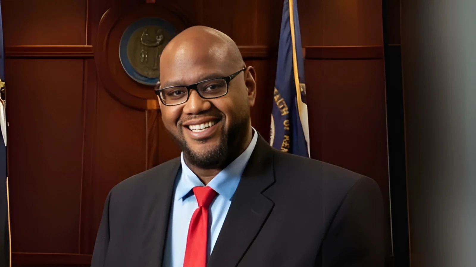 New officer joins Covington Police Department after being sworn in by Mayor