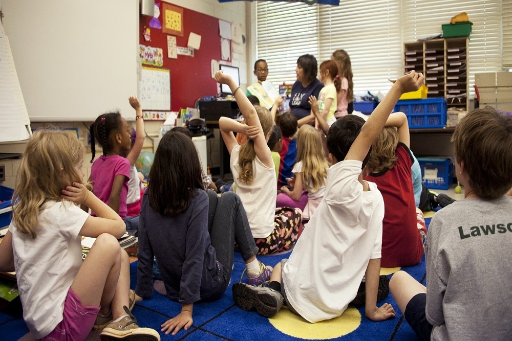 APPLE MONTESSORI SCHOOL: Apple Montessori School