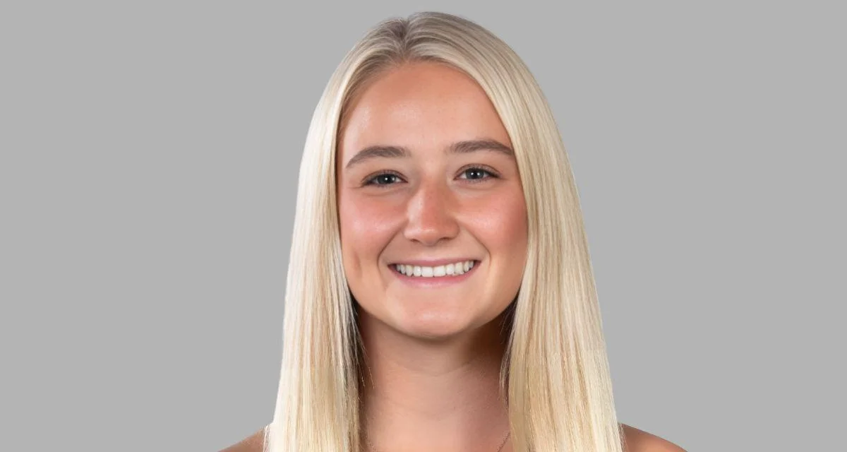 Washington women’s tennis secures 4-0 sweep over Illinois at home