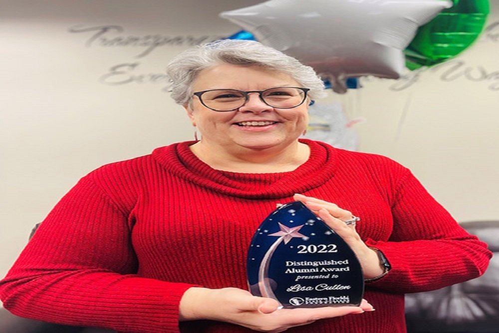 Lisa Cullen Receives EFSC Distinguished Alumni Award