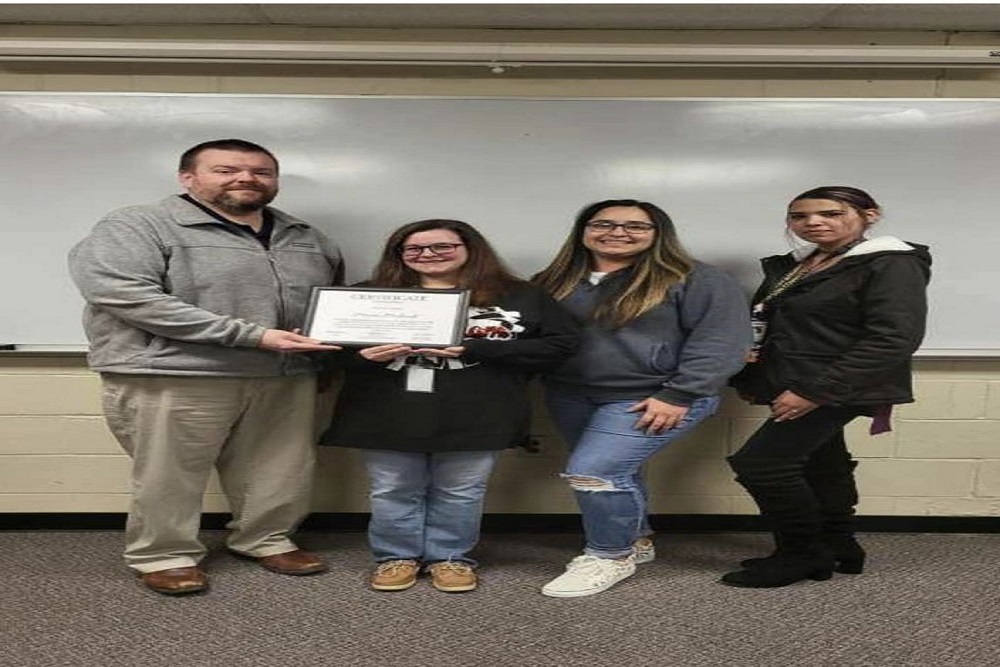 COUNTY OF SAMPSON: Recognized 2 of Telecommunicators for an Outstanding Job they Done COUNTY OF SAMPSON: Recognized 2 of Telecommunicators for an Outstanding Job they Done