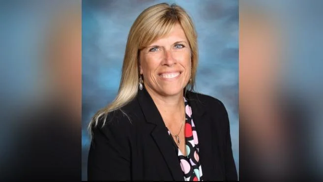 How many students were enrolled in Lake Mills Area School District in 2024-25 school year?