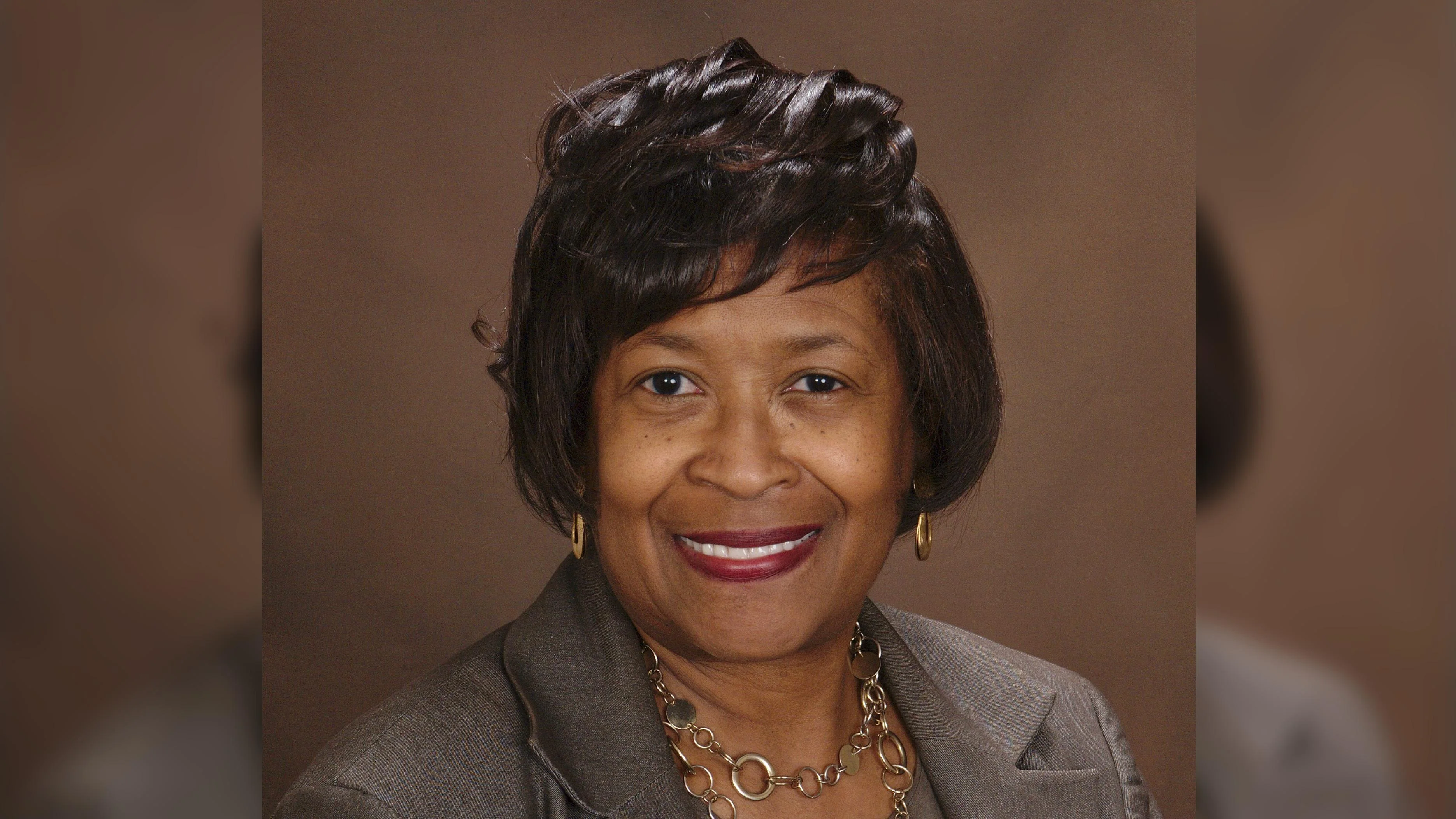 Gayle Holloman Executive Director Fulton County Library System Gayle Holloman Executive Director Fulton County Library System