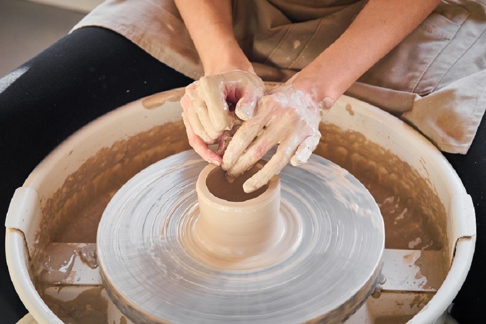 Holiday Pottery Show on November 28 Holiday Pottery Show on November 28