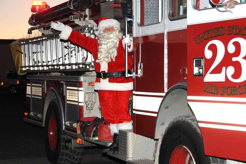 RAEFORD-HOKE CHAMBER OF COMMERCE: Santa Is Coming To Town On A Fire truck