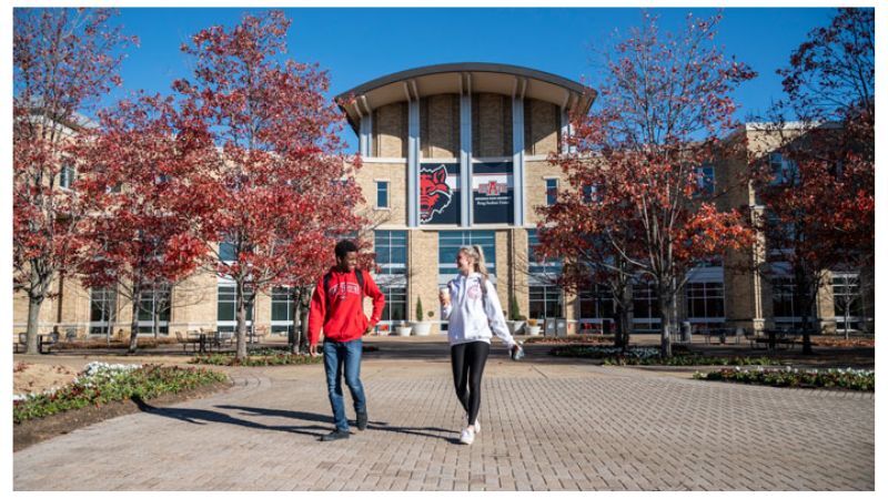 Female Faculty Participate in Roundtable on Impact of Gender In The Workplace