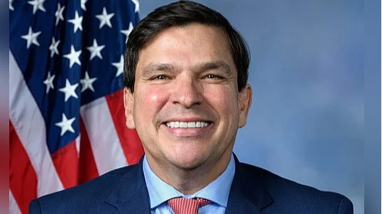 Vicente Gonzalez highlights Medicare anniversary and community service on social media