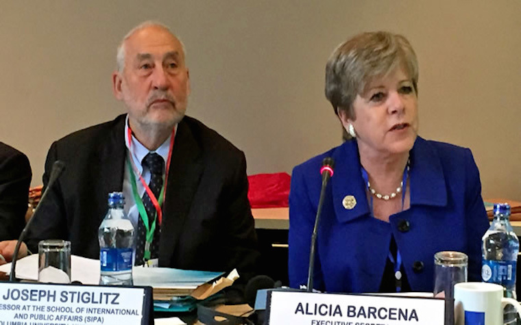 Nobel Prize-winning economist Joseph Stiglitz and Economic Commission for Latin America and the Caribbean Executive Secretary Alicia Barcena