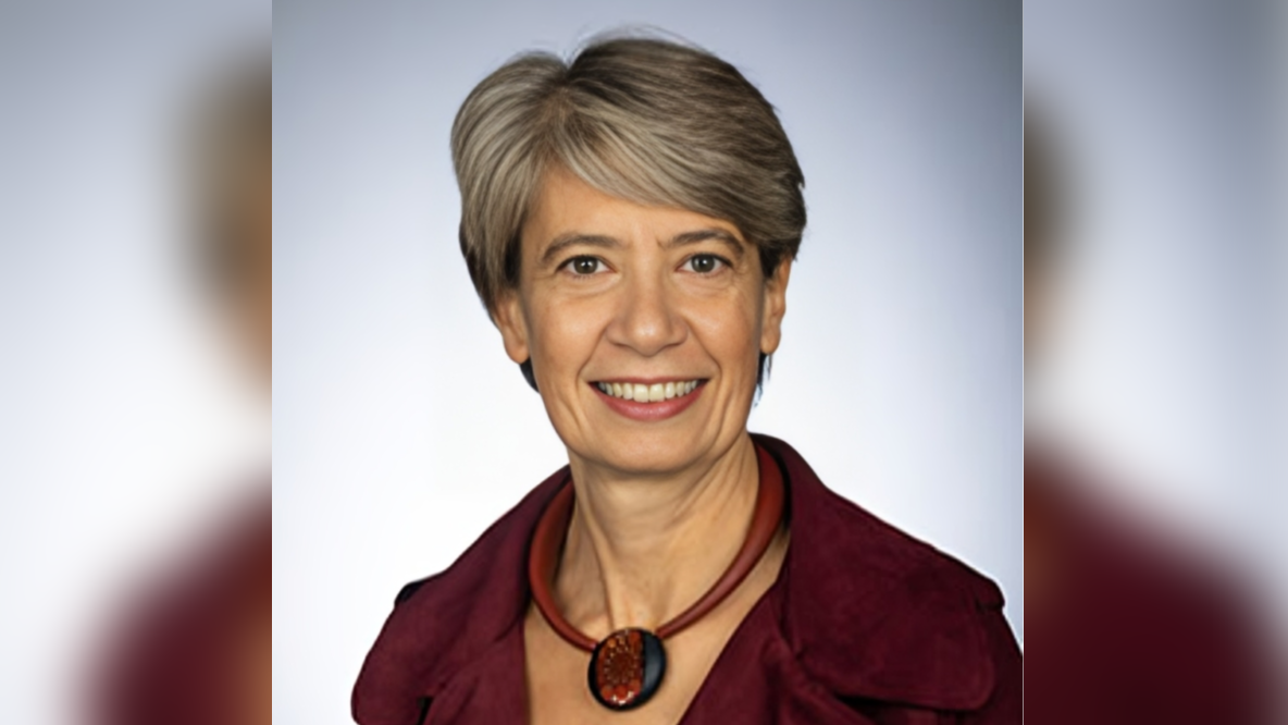 Lucia Dettori PhD Interim Dean, Jarvis College of Computing and Digital Media Lucia Dettori PhD Interim Dean, Jarvis College of Computing and Digital Media