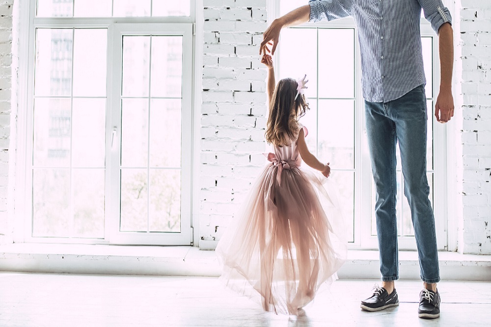 WOODLAWN ELEMENTARY SCHOOL: We got our GLOW on at the Daddy Daughter Dance 2023!