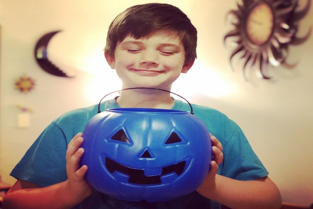 RANLO POLICE DEPARTMENT: Trick-or-Treater With a Blue Bucket Are Kids That Are On Autism Spectrum
