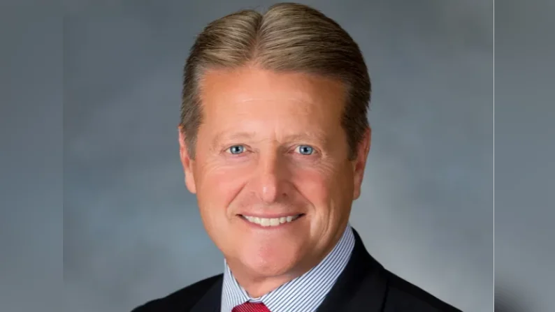 Senator Gallivan discusses industry challenges with local restaurant owners Senator Gallivan discusses industry challenges with local restaurant owners