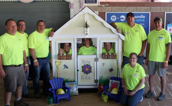 Greater Summerville/Dorchester County Chamber of Commerce: Some 250 people will gather on Saturday, December 4, to assemble and decorate playhouses to be given to the children of Habitat homeowners as a Christmas present. Greater Summerville/Dorchester County Chamber of Commerce: Some 250 people will gather on Saturday, December 4, to assemble and decorate playhouses to be given to the children of Habitat homeowners as a Christmas present.