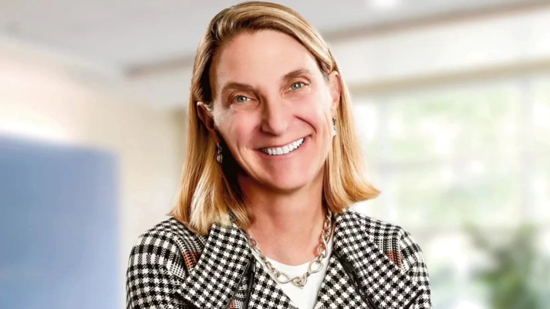 Elizabeth Concordia President and Chief Executive Officer, UCHealth Elizabeth Concordia President and Chief Executive Officer, UCHealth