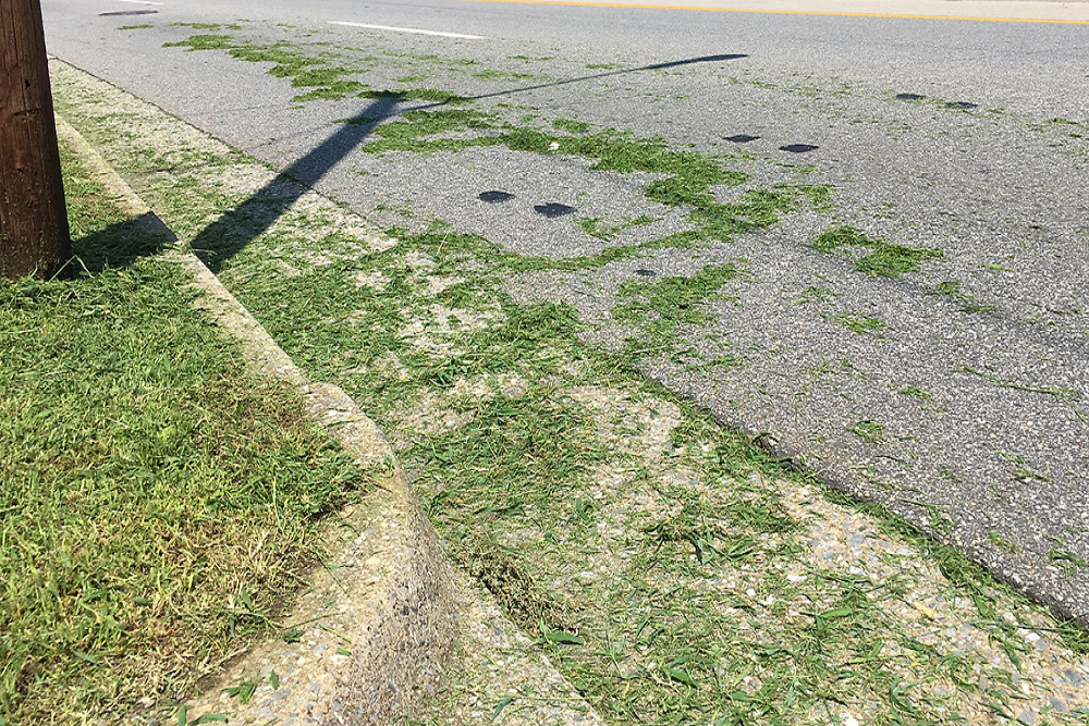 No Discharging Grass into Streets! No Discharging Grass into Streets!