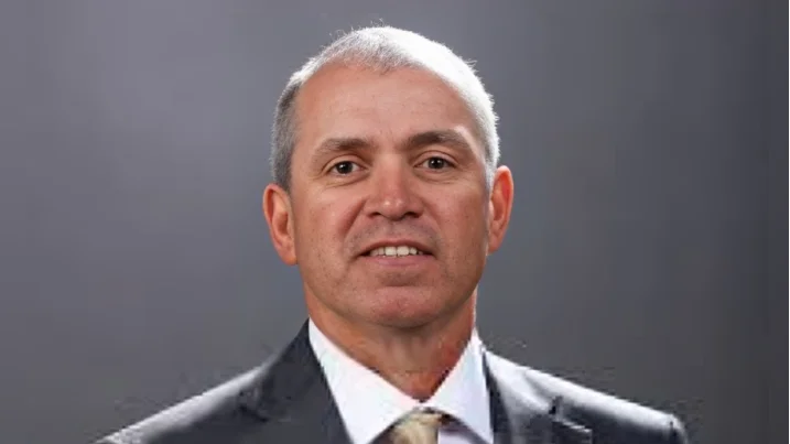 Tim Dickson completes degree at University of Iowa after four decades