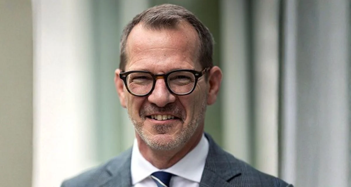 Middlebury celebrates midyear graduates with Feb Celebration and ski-down tradition