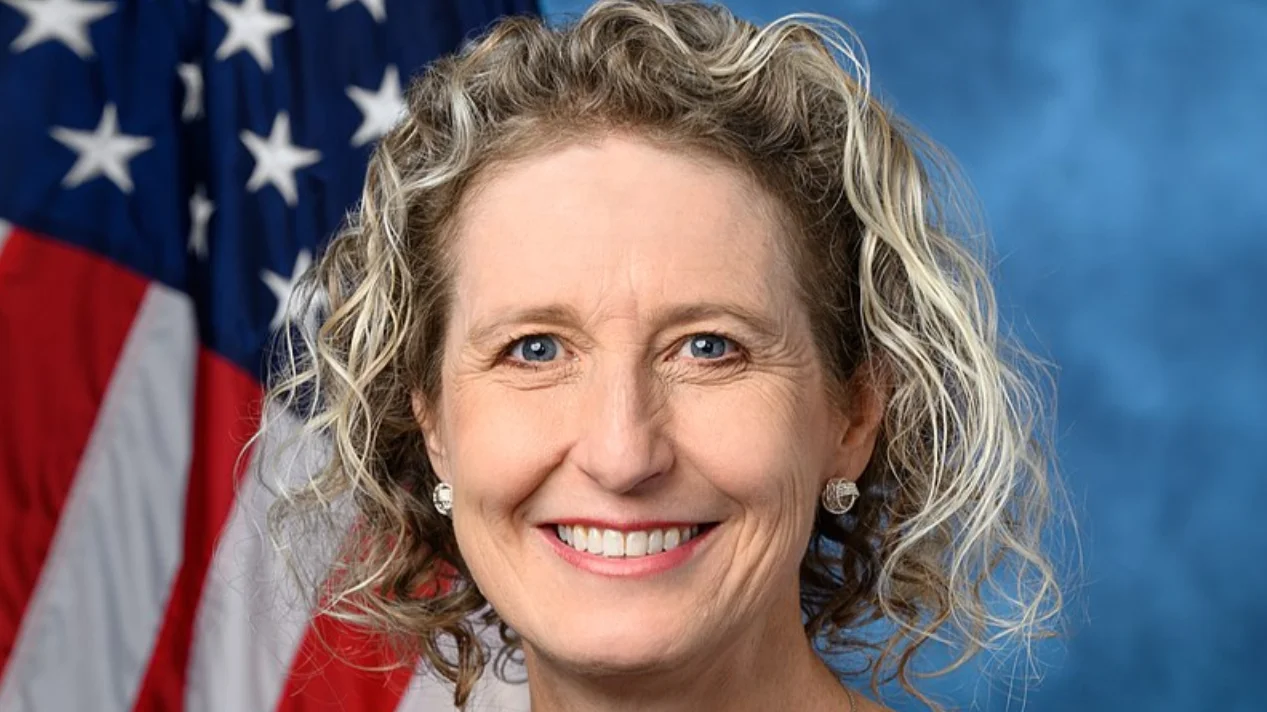 Jen Kiggans U.S. House of Representatives from Virginia%27s 2nd district - Official U.S. House headshot