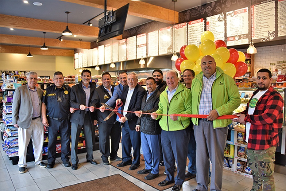 Mayor & Commissioners Cut Ribbon Opening ‘Eats on 79 Marketplace