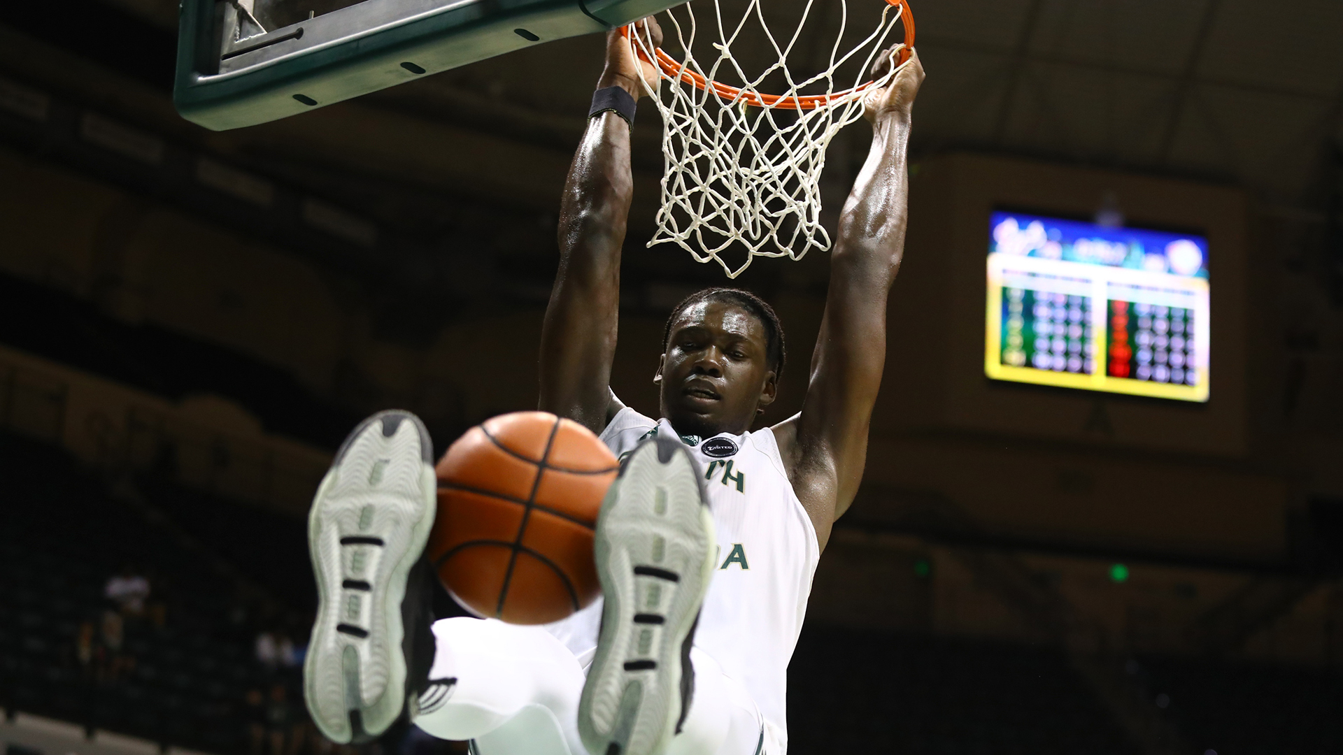 Tchewa posts career night in loss to Temple Tchewa posts career night in loss to Temple