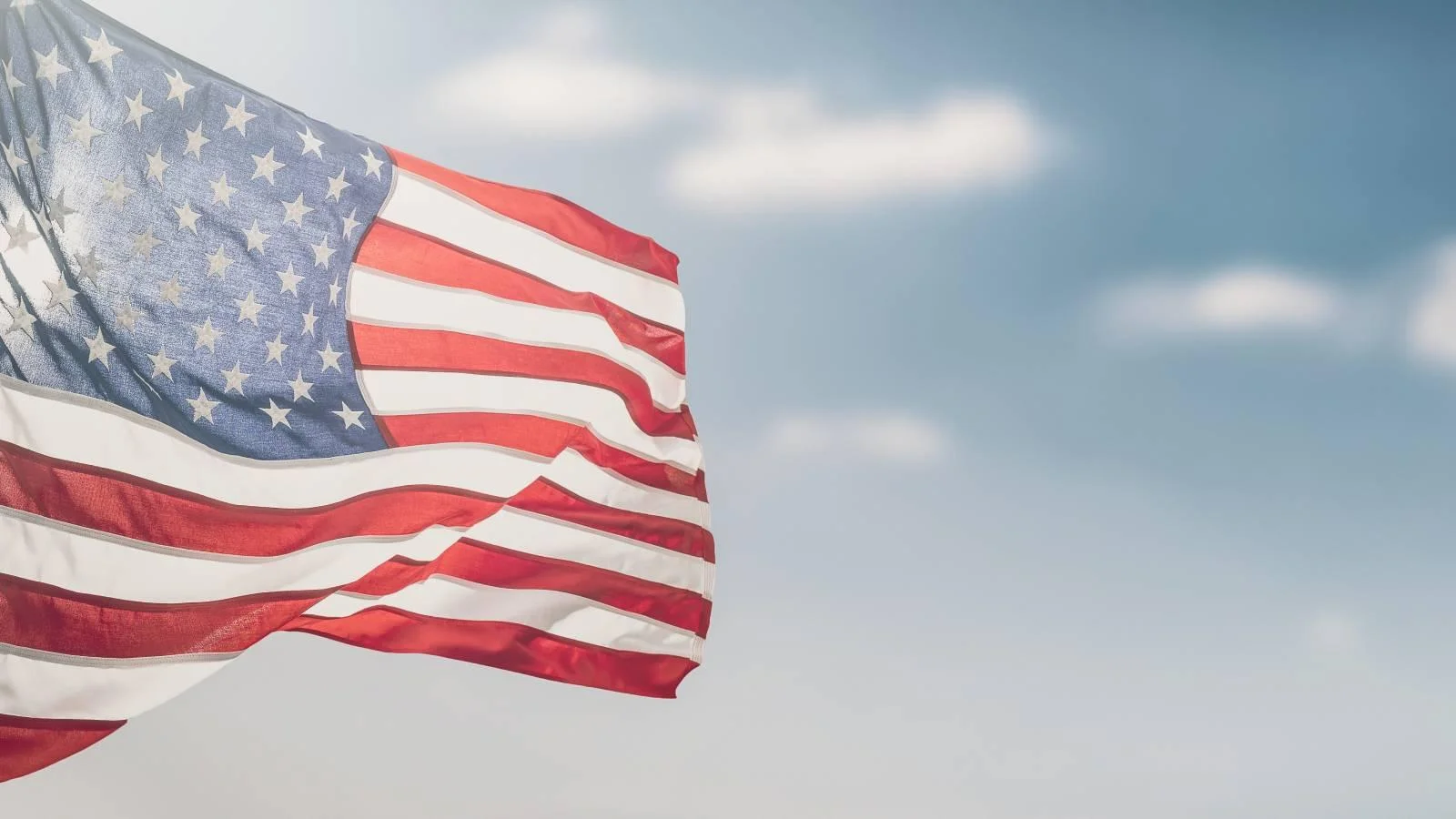 Mountain Hardware & Sports to give away American flags Mountain Hardware & Sports to give away American flags